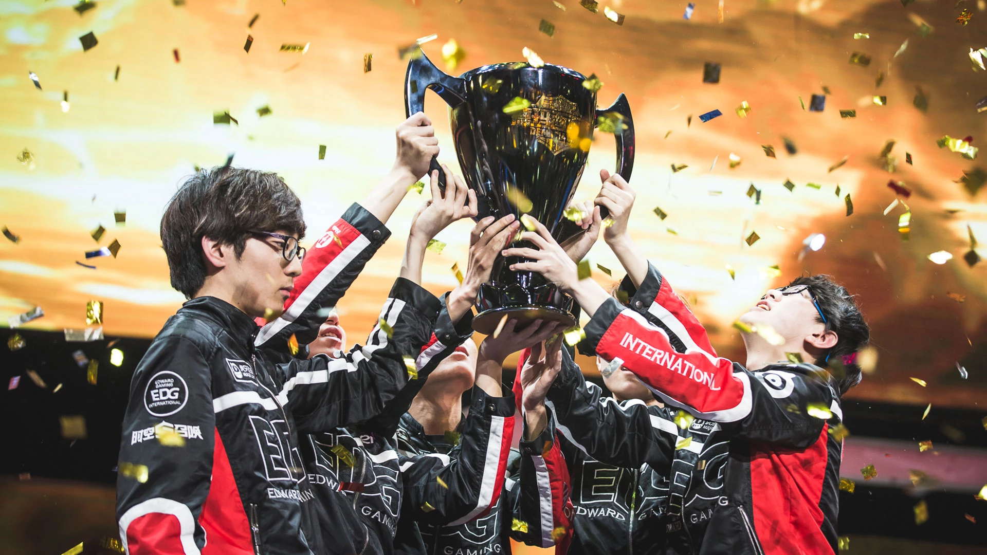 网红骑马闯入生态保护区破坏生态环境，漠视公共规则遭社交账号封禁，警示网络行为需负责-雷火竞技